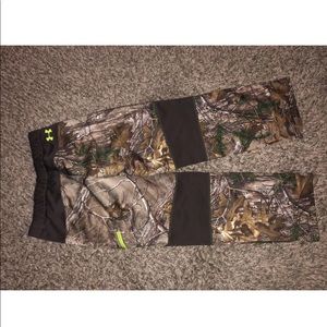 Under armor youth XL  duck hunting paints